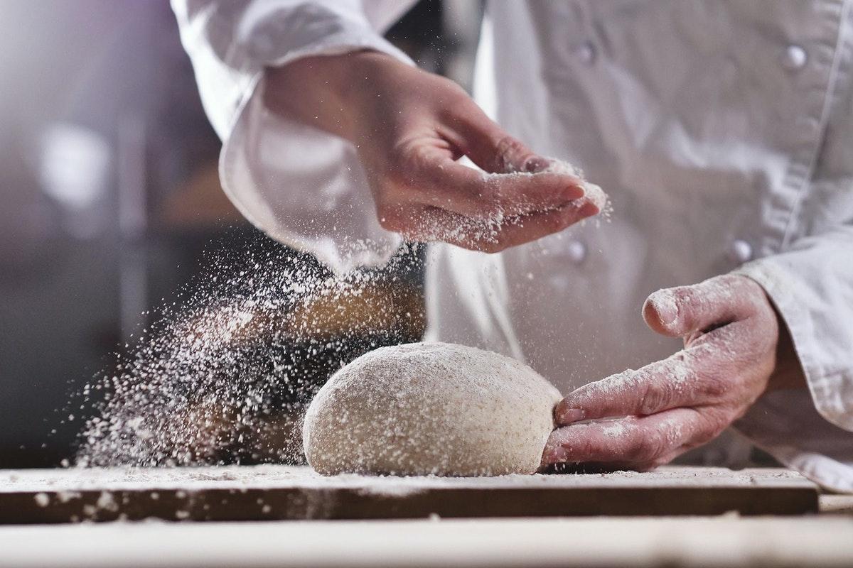 Middle Eight - Covent Garden - Preferred Hotels And Resorts Λονδίνο Εξωτερικό φωτογραφία Baker dusting a ball of bread dough with flour
