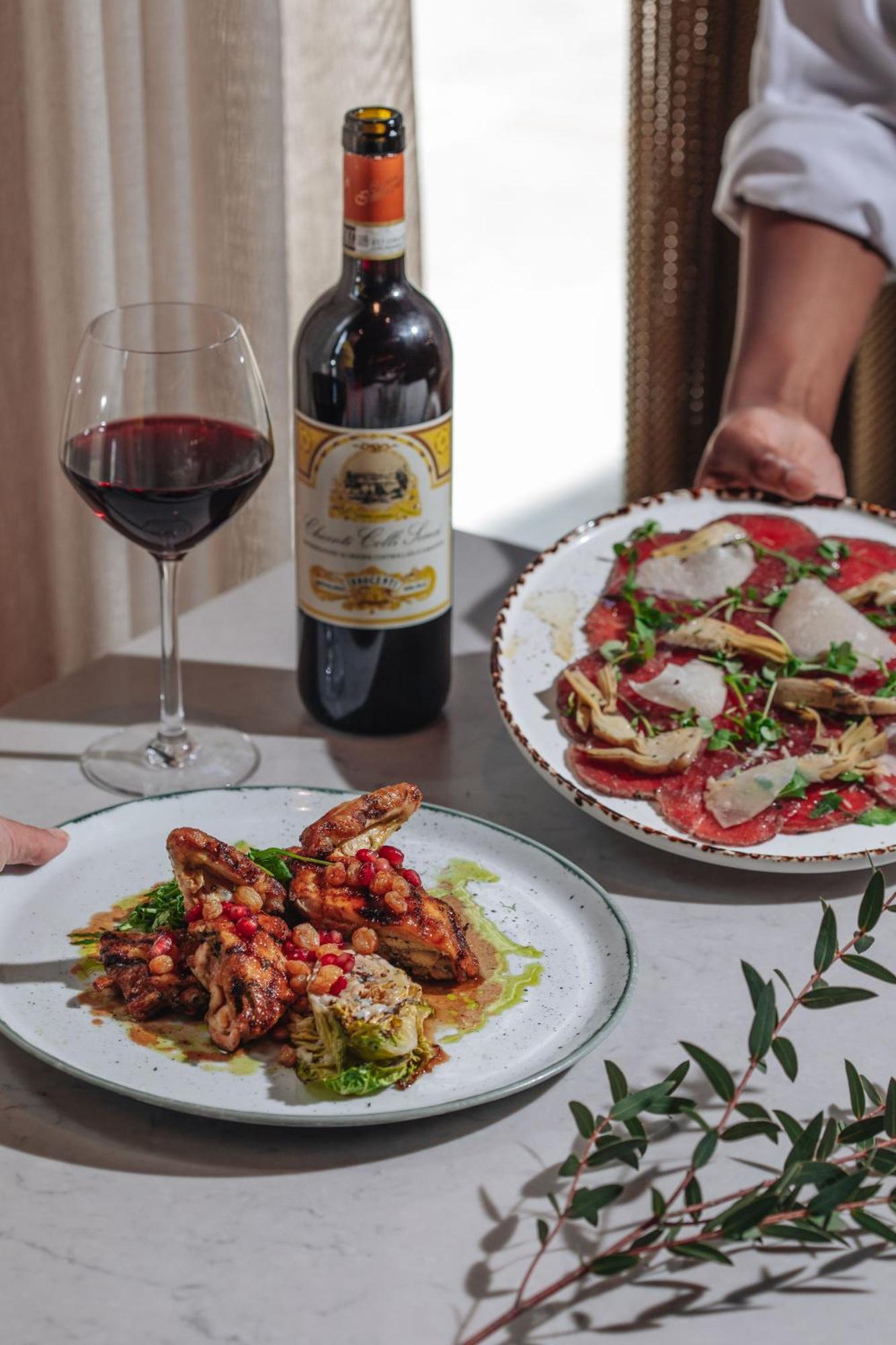 Middle Eight - Covent Garden - Preferred Hotels And Resorts Λονδίνο Εξωτερικό φωτογραφία A bottle of Montepulciano d'Abruzzo paired with a meal